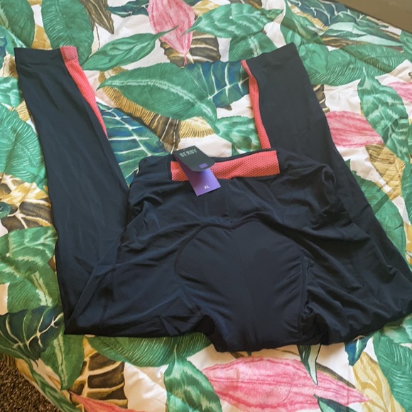 NWT 🚴‍♀️ CYCLE PANTS WITH PADDING - Picture 2 of 5
